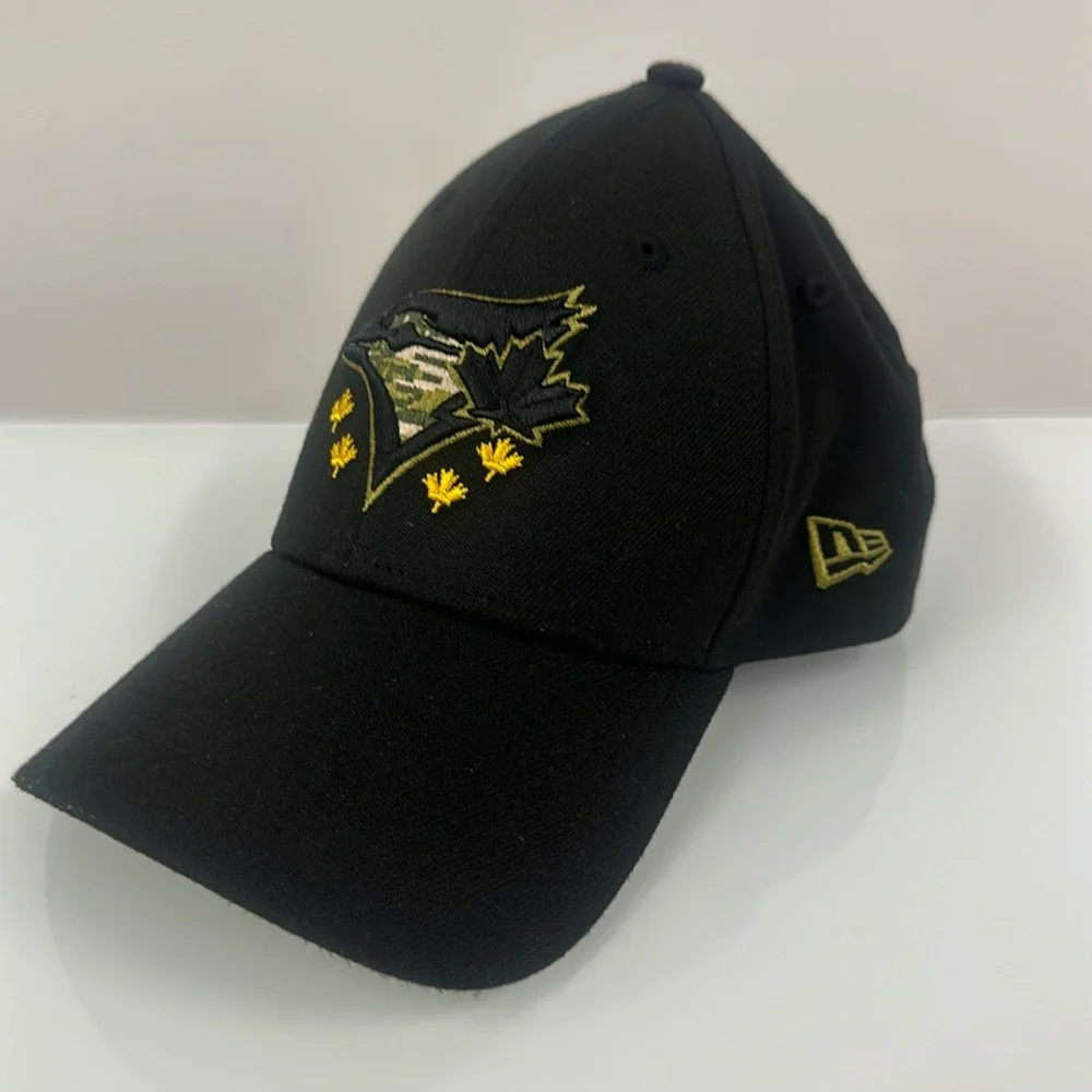 Toronto Blue Jays New Era Black 2024 Armed Forces Day 9TWENTY m/L